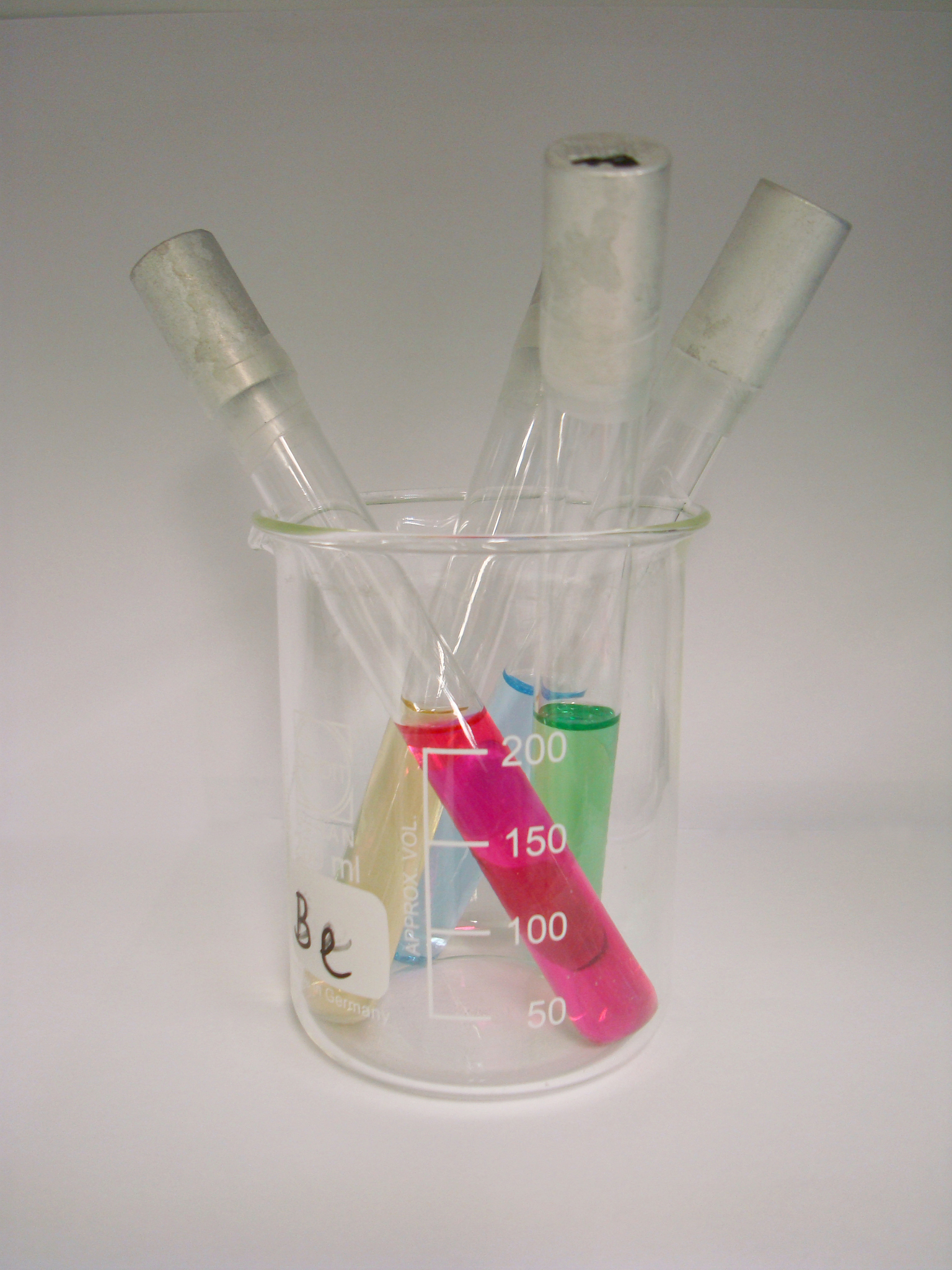 土壤粉末称量与离心管转移：0.2g土壤粉末放入50mL离心管