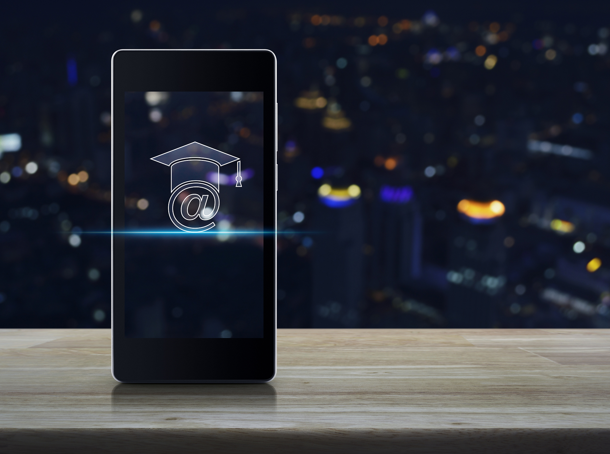 e-learning icon on modern smart phone screen on table