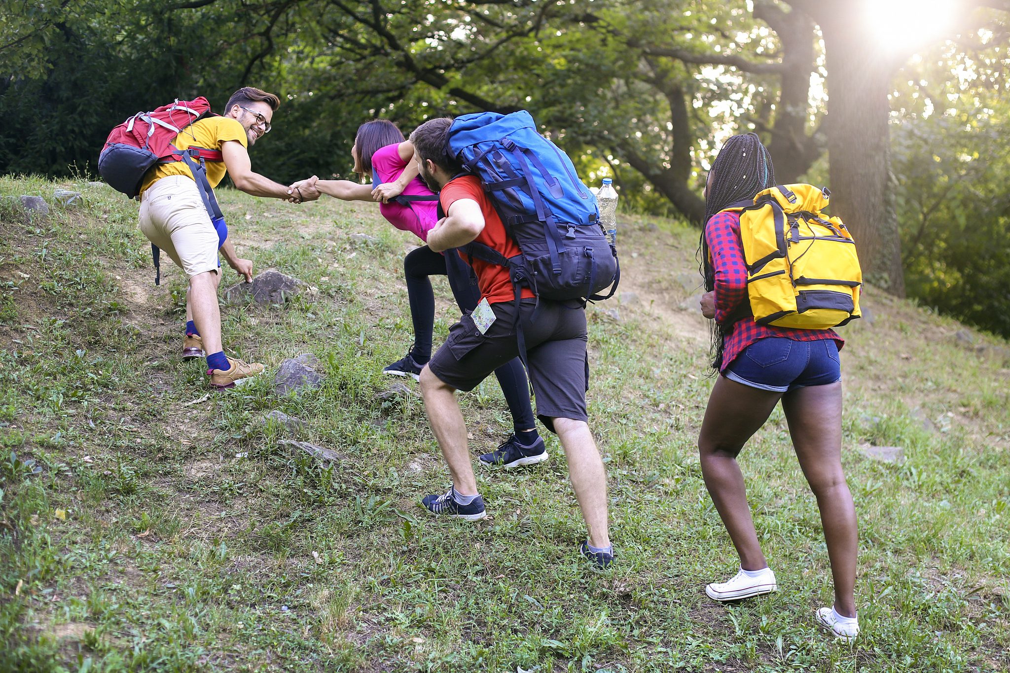 徒步：大众消费者眼中的户外休闲，未来趋势与服装风格