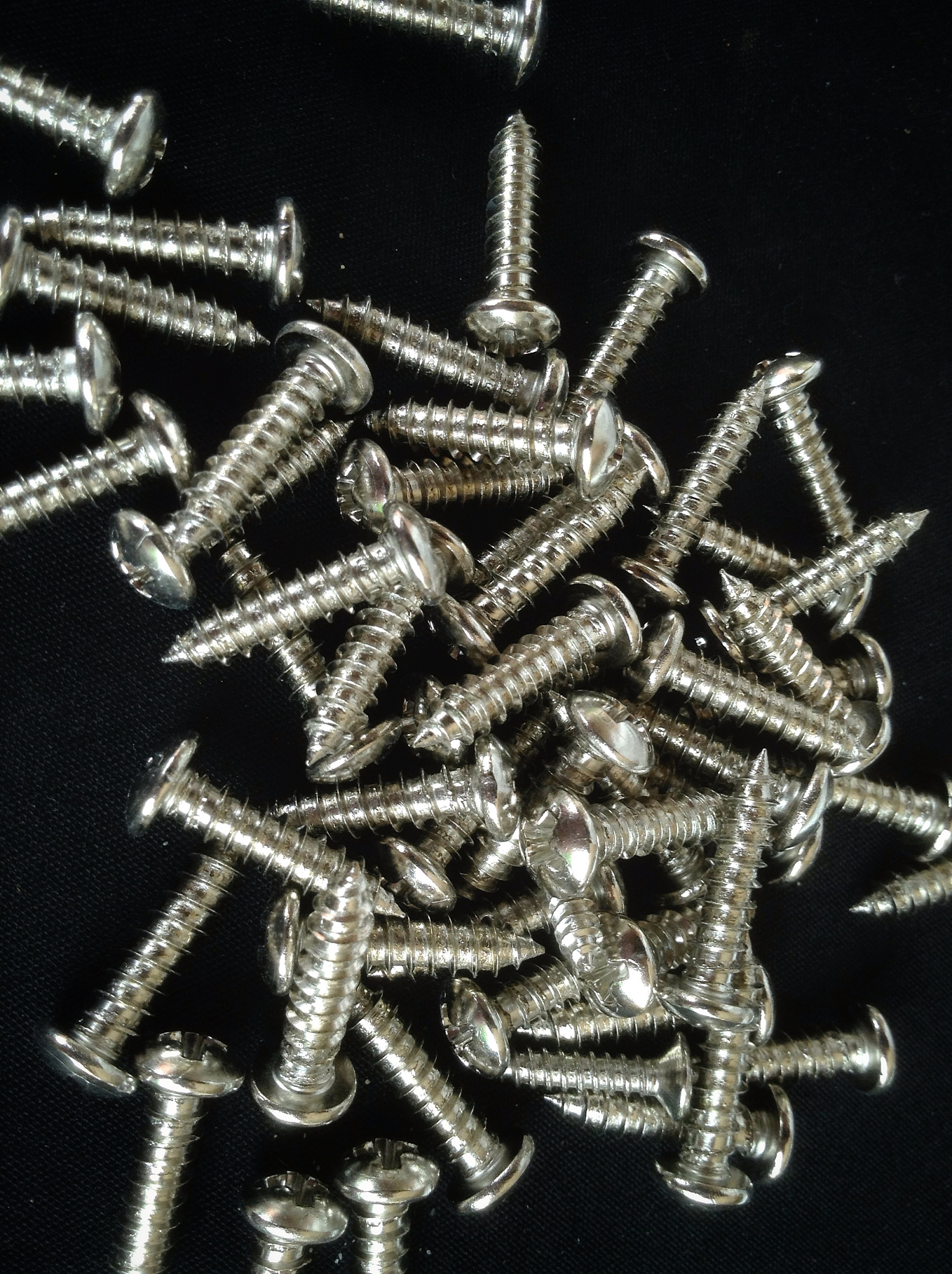 Types of Screw Heads and Washers English VersionFastener BasicsCommon Fastener TypesFastener Materials Hex bolts or hex cap screws are used in machinery and construction Can be used with a nut or in