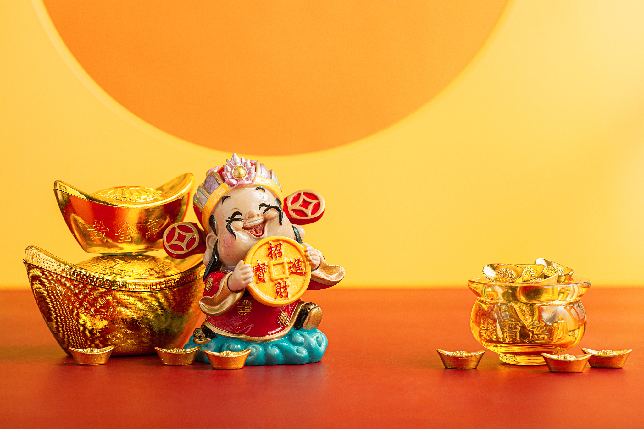 今日运势解析：中等水平，财运可观但需谨慎投资