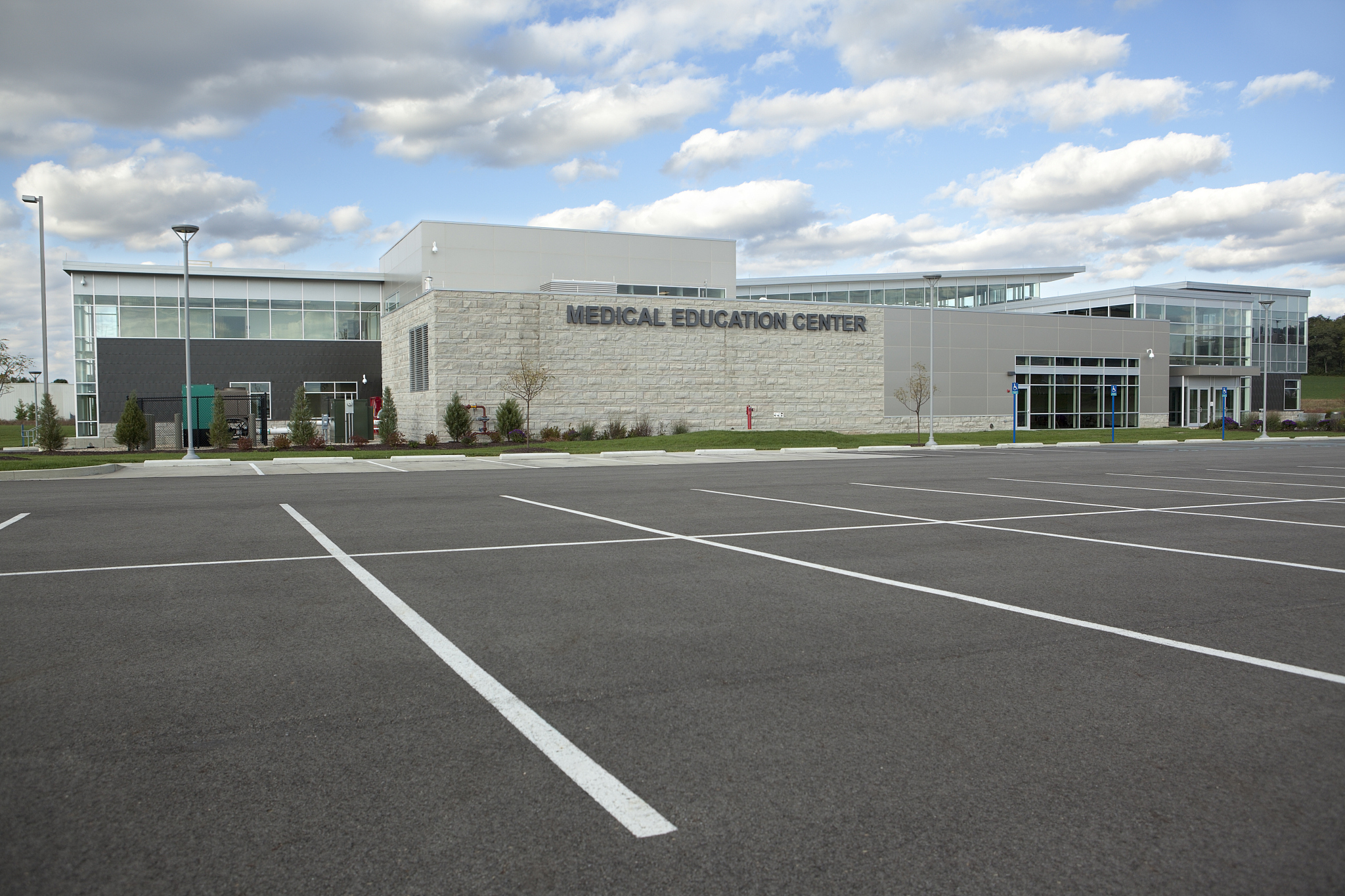 昆明冶金高等专科汽车学校2022年新增专业：新能源汽车技术、智能汽车技术等