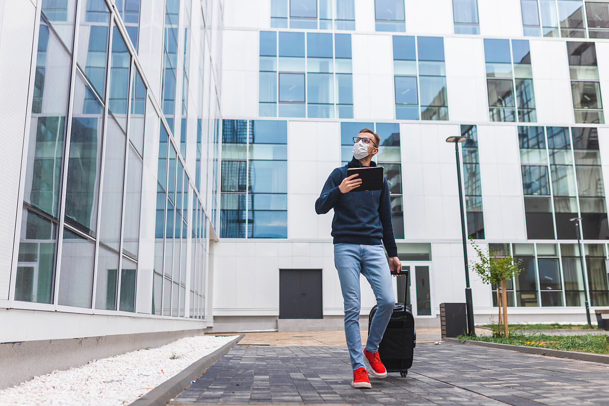 你现在是一个导航网站的编辑人员请为我写一篇 abercrombie的简短介绍。