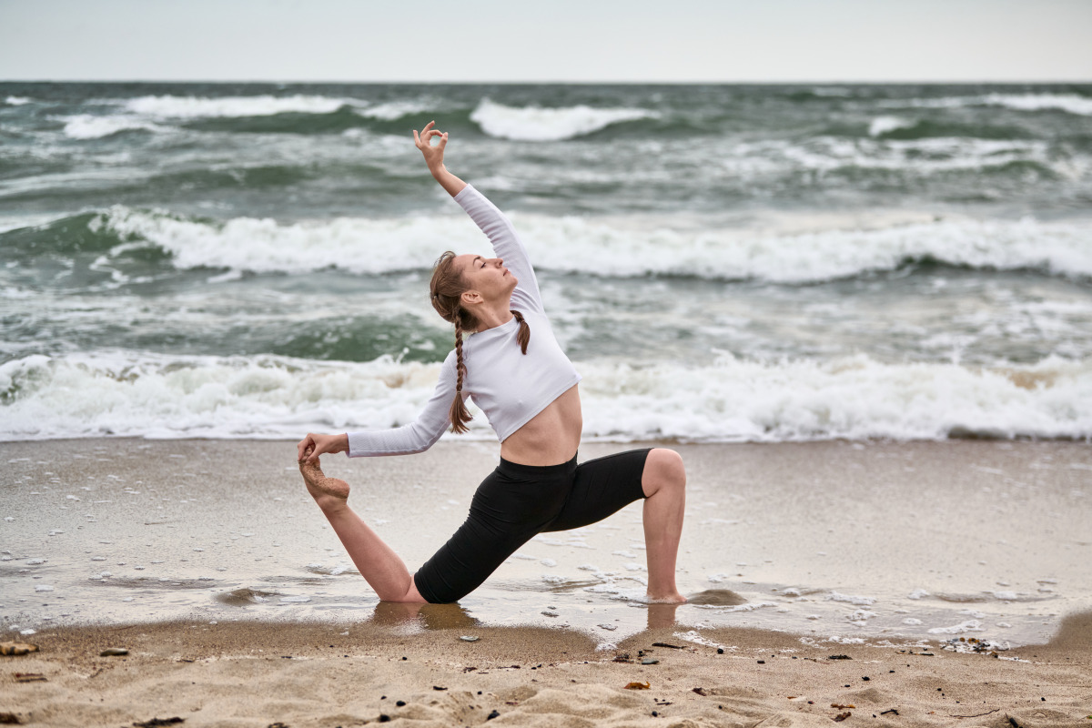 瑜伽的益处：增强柔韧性、力量和心理健康