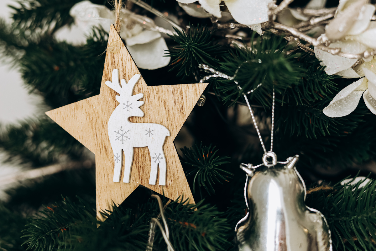 圣诞节圆形刺绣图案创意：圣诞老人、雪花、驯鹿等