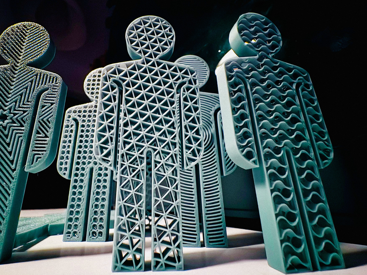 请翻译成艺术专业的中文：16 Bit3d Printed8 BitAcrylic PaintingAlbument PrintAlcohol InkAnthotype PrintAquatintAscii ArtBallpoint Pen ArtBlacklight PaintingBlending StumpsBlind Contour DrawingCalligraphyCave Painti