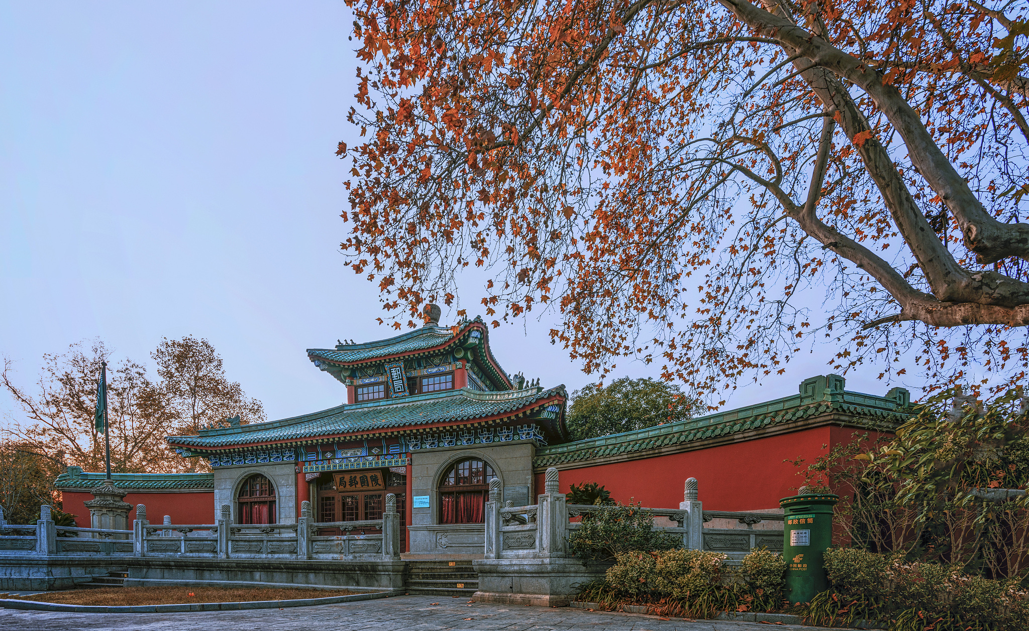 南京媒体热线求助电话是多少？。 要求：写一篇5000到8000字左右的文章。