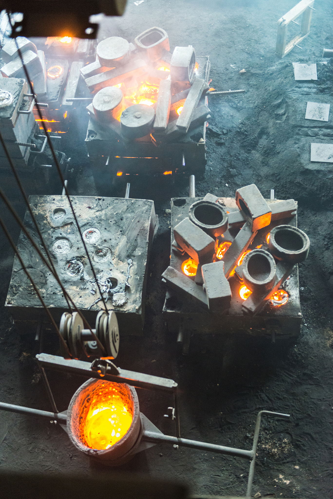 铸铁铸造表面粗糙度标准：Ra 6.3-25 微米