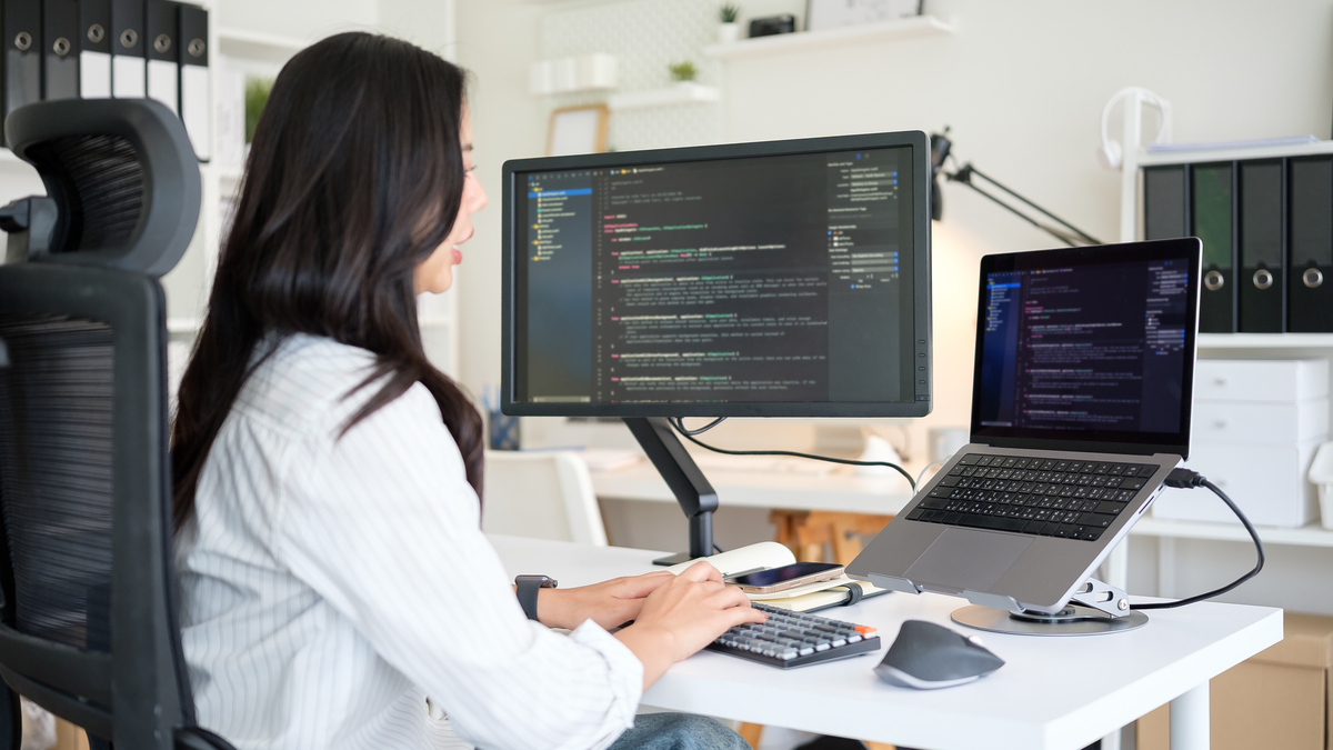 计算机专业：就业前景广阔，涵盖多个技术领域