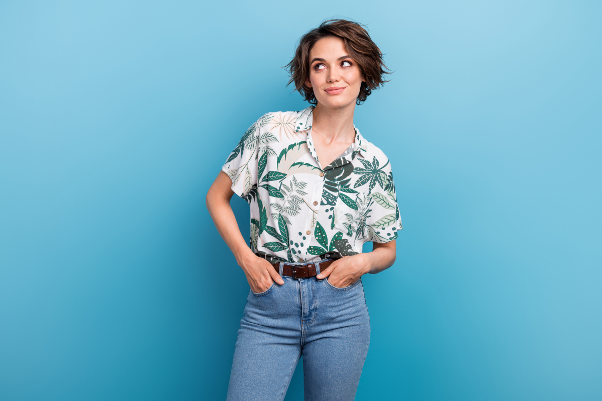 以顾客身份写5句夸赞这件女士印花短袖的话