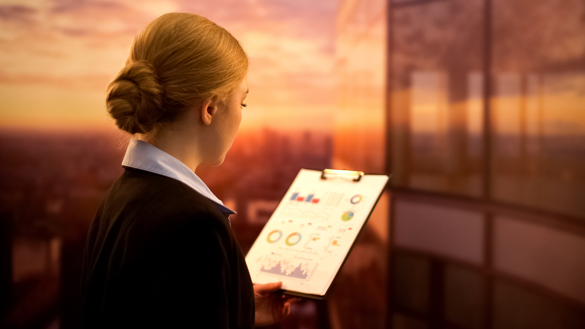 初中毕业的女生适合学什么专业