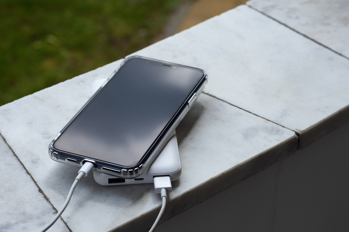 无限电量，随时畅享！轻便充电宝，解放你的手机焦虑！