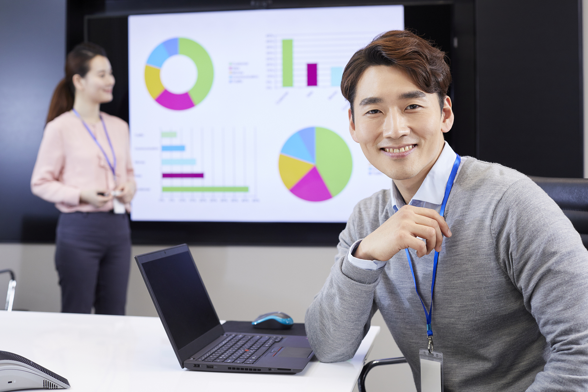 businessman,businesswoman,korean