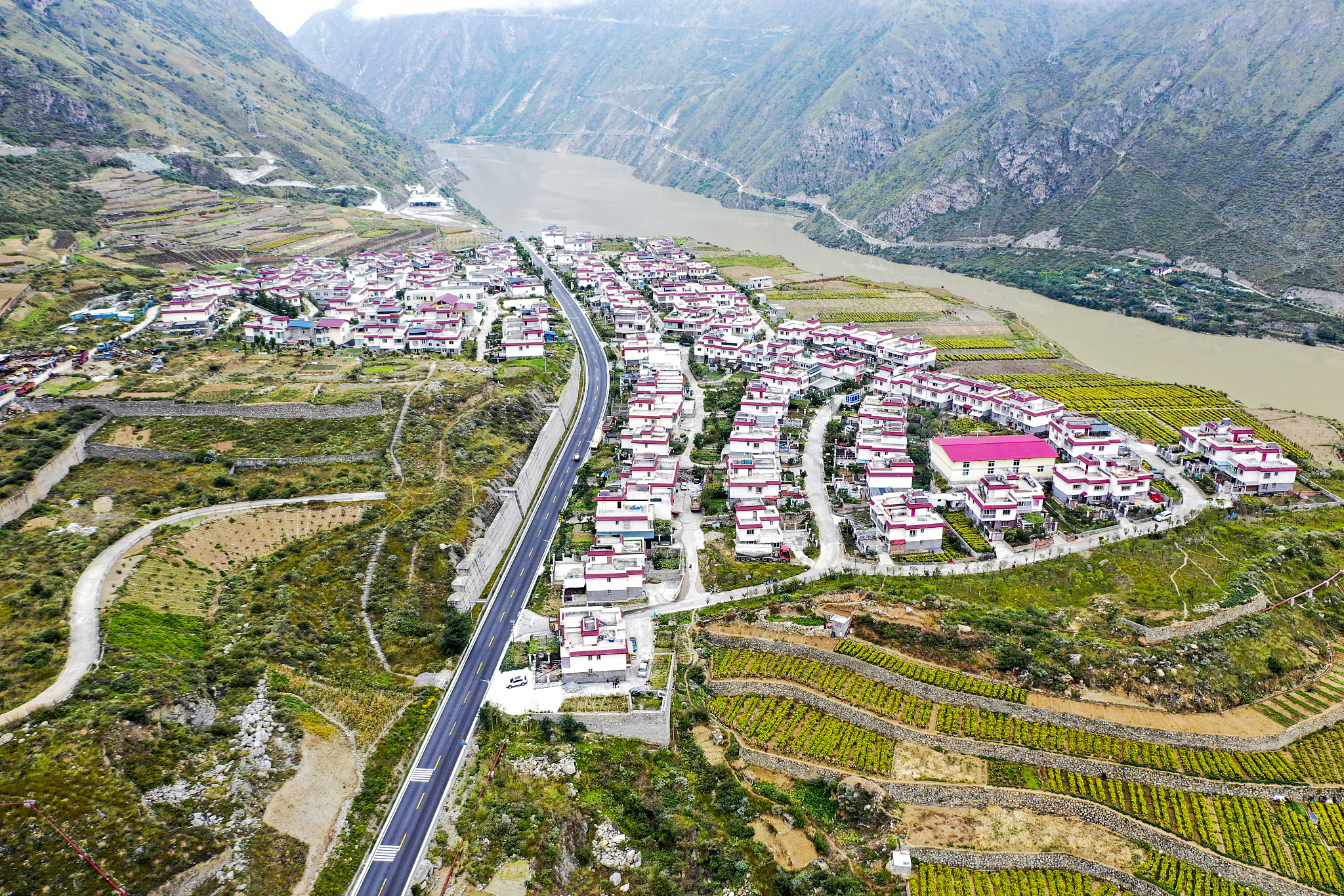 给我一个关于农村公共文化建设的现状与未来的调查报告的模板3000字左右