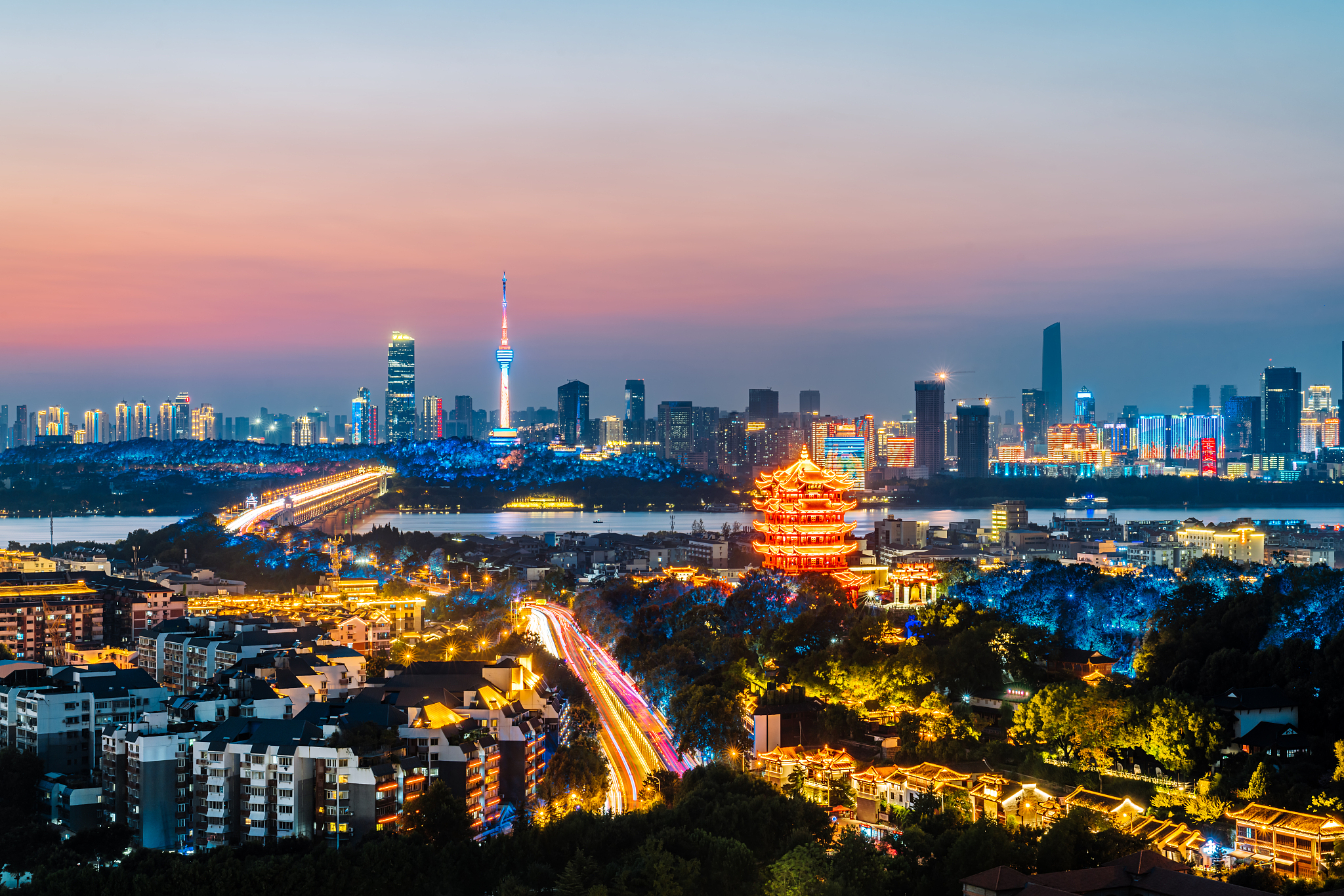 中国湖北武汉黄鹤楼高角度风光夜景