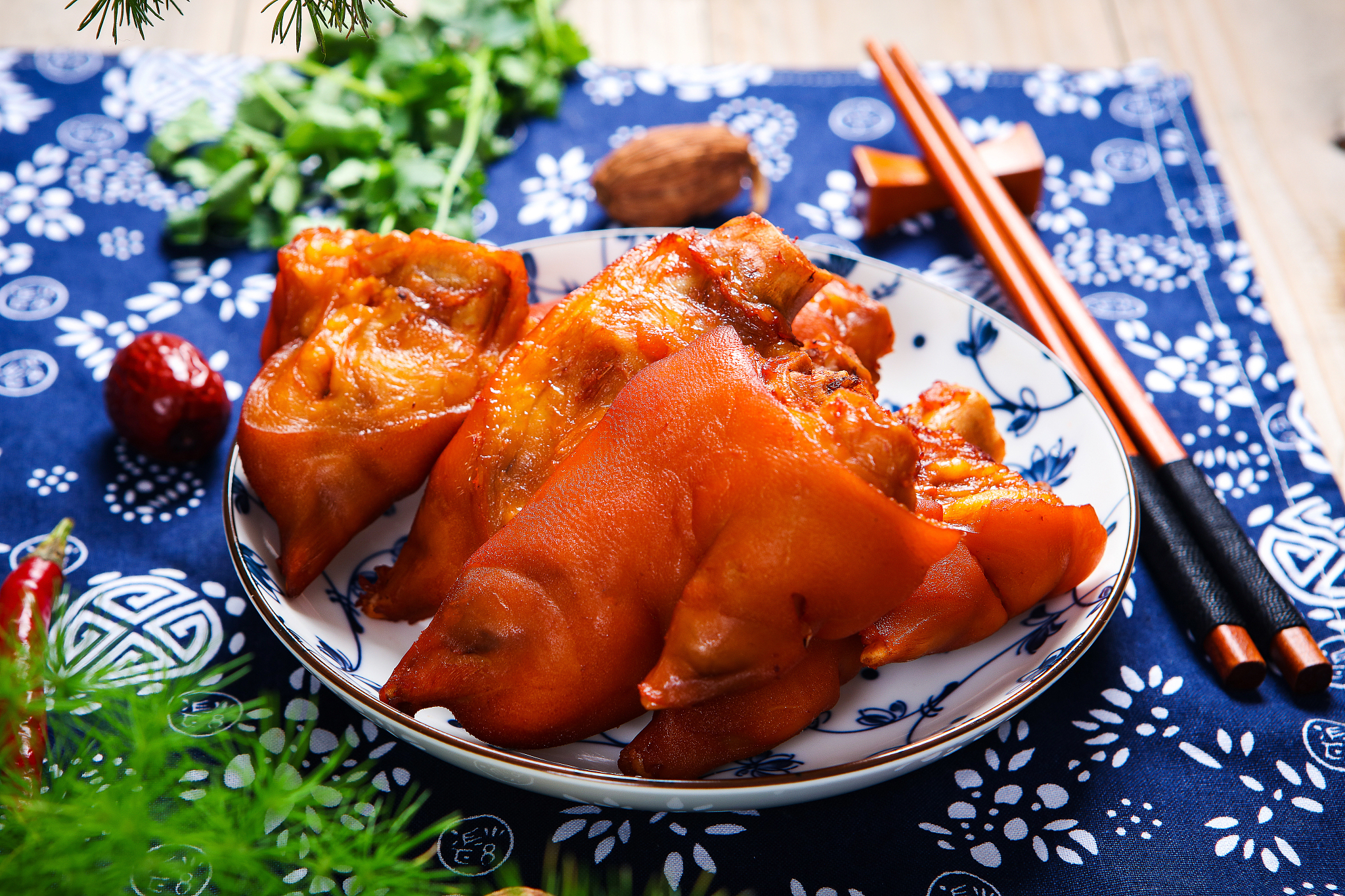 麻辣卤猪蹄做法 - 家常美味，简单易学