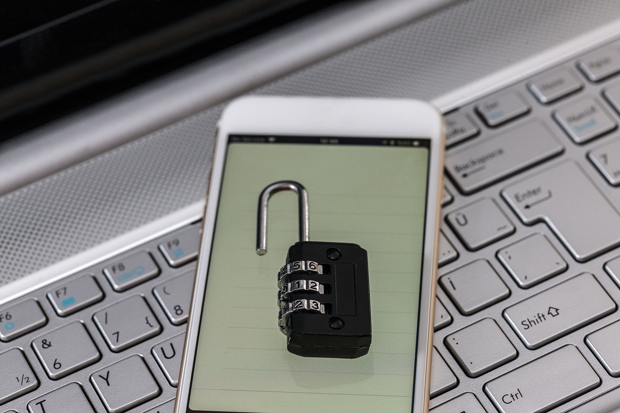 相比于传统的智能密码钥匙使用手机ca有哪些优势？