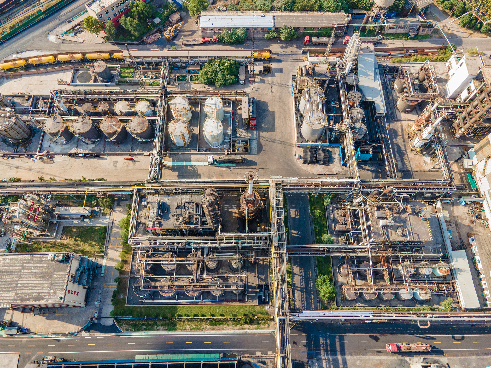 化工设备腐蚀现象分析及防腐策略研究