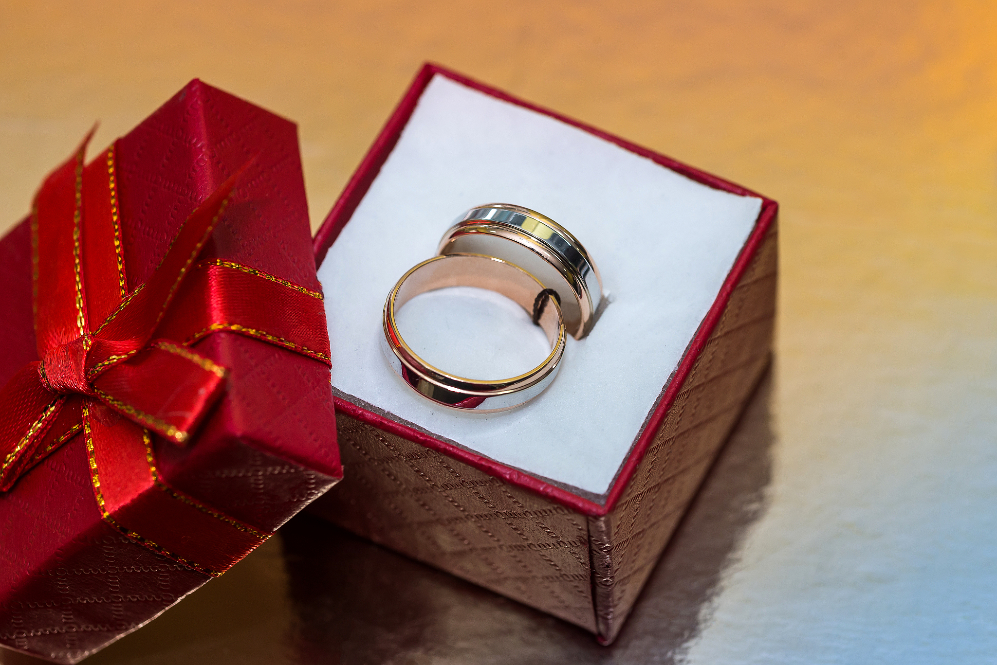 合成物品问题。合成收费是金盒道具：普通戒指合成玄品戒指1次需要1个金盒玄品戒指合成地品戒指1次需要3个金盒地品戒指合成天品戒指1次需要5个金盒天品戒指合成圣品戒指1次需要10个金盒。普通戒指3个合成1个玄品戒指3个玄品戒指合成1个地品戒指3个地品戒指合成1个天品戒指3个天品戒指合成1个圣品戒指问：合成1个圣品戒指需要消耗多少个金盒多少个普通戒指