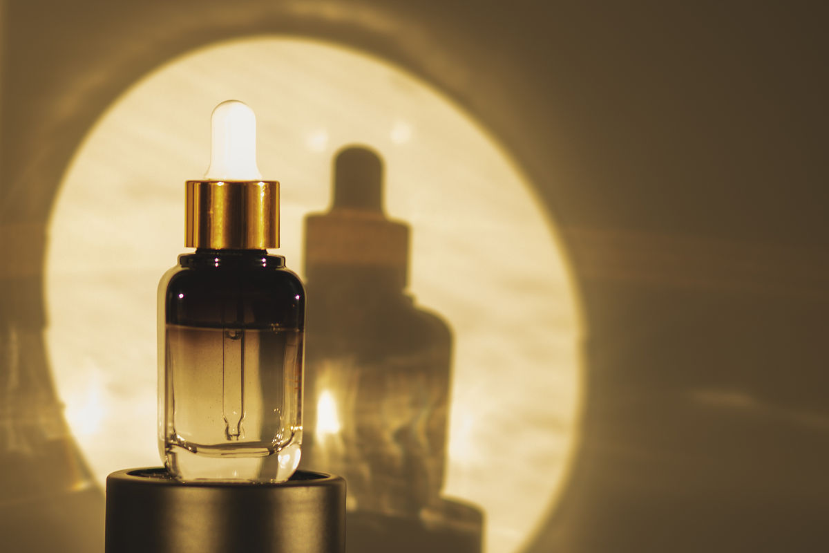 你好现在有一个护肤品它是精华瓶子包装是棕色的液体是黄色的这个产品专门为学生党研发请你为它取一个昵称吧三个字的要可爱的适合学生的像小棕瓶一样的昵称