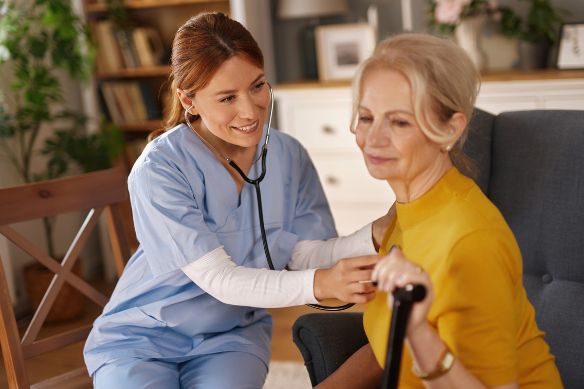 女生为什么更加适合报读高级护理专业