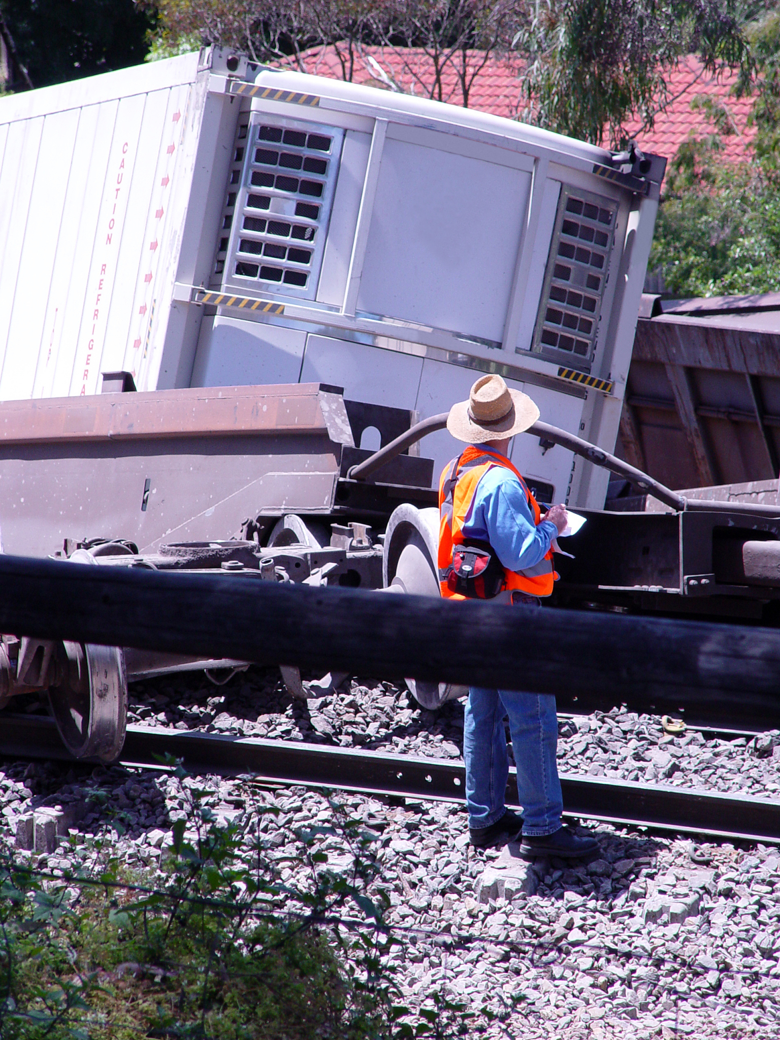 列车碰撞爬车机理是什么？