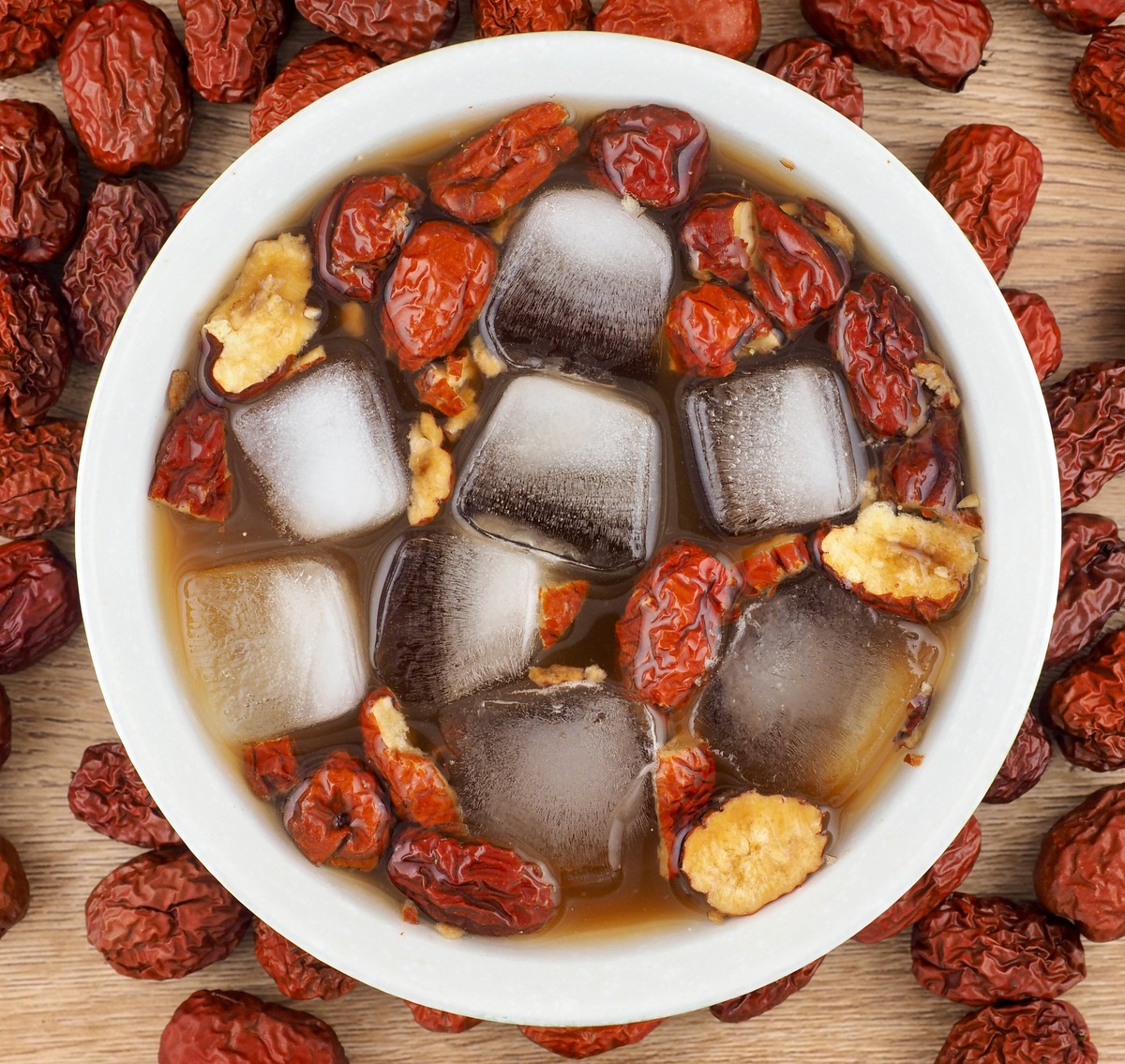 红枣桂圆莲子汤功效与作用：补血、暖宫、增强免疫力