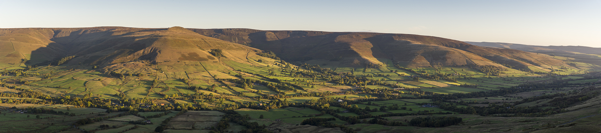 beautiful morning in the vale of edale, peak district, derbyshir