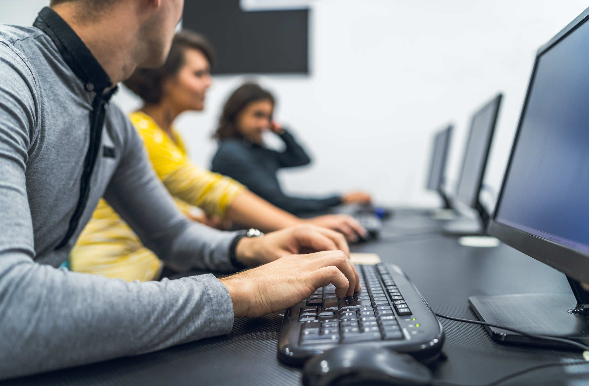 宜宾天成职业技术学校招生对象：初中毕业生、在职人员等