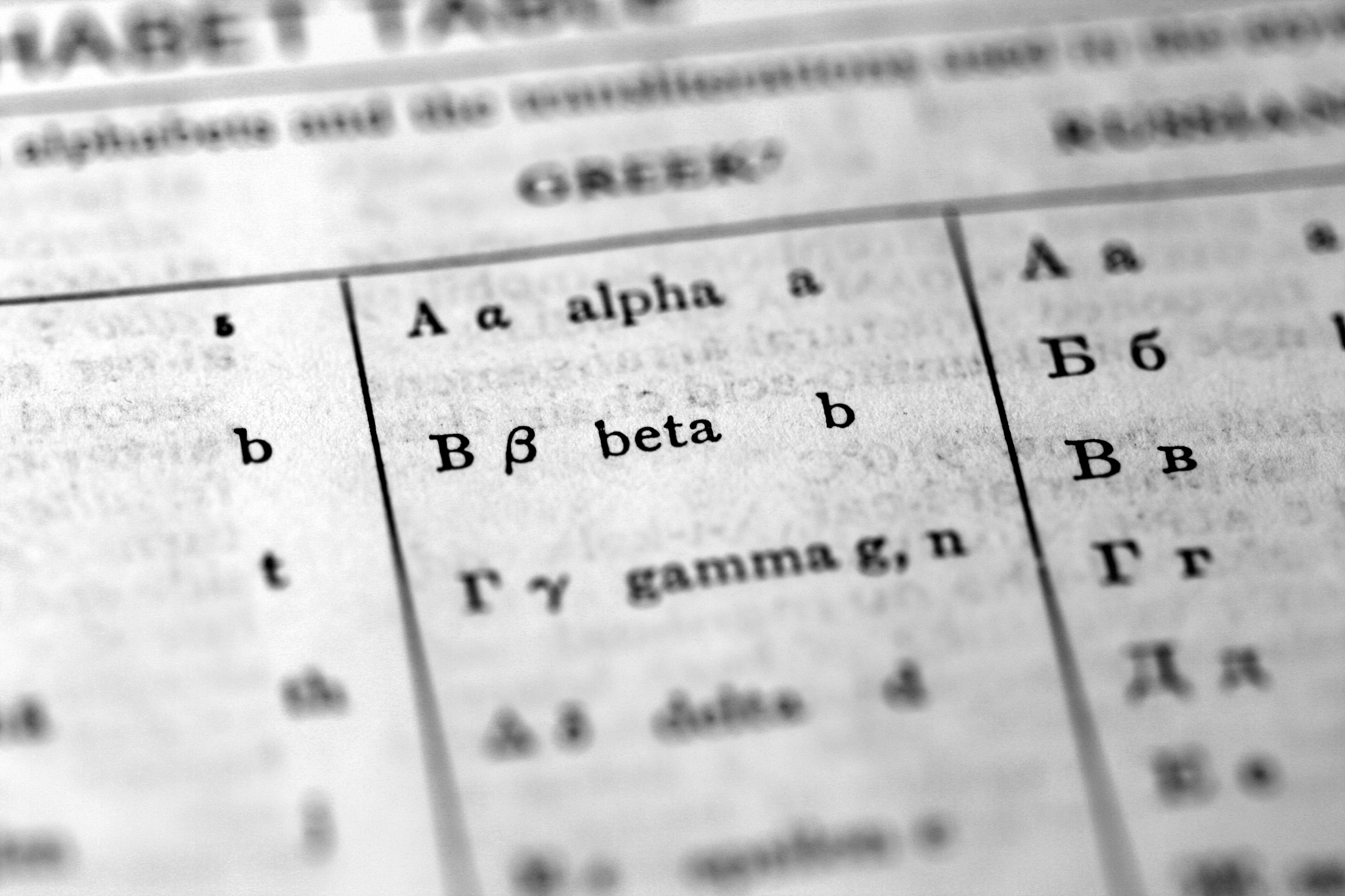 在字典学习中保证字典的低相干性使用稀疏性约束