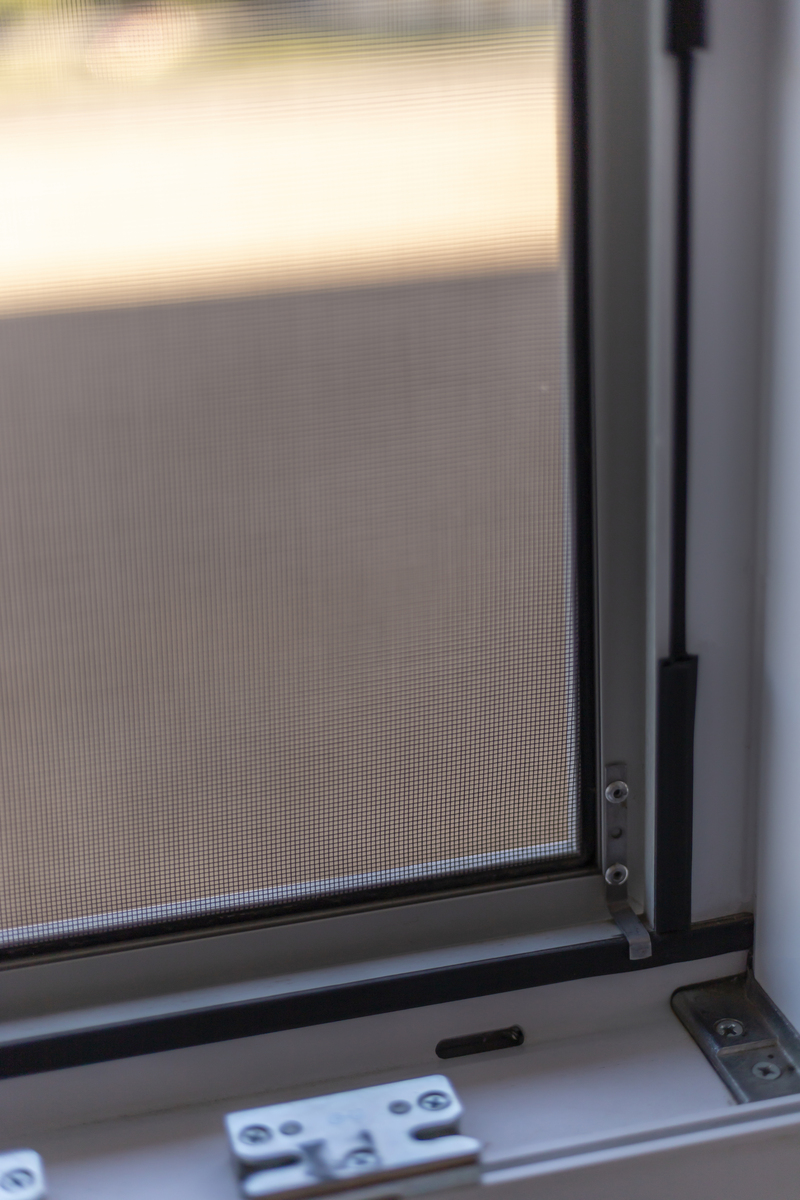 소재는 스판 캔버스 창과 가죽 분리창입니다 翻译中文