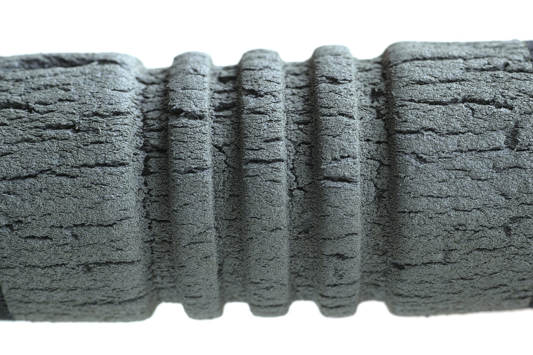 煤沥青加石油沥青和轮胎胶粉氧化做防水卷材再加什么材料增加韧性用200字帮我详细描述