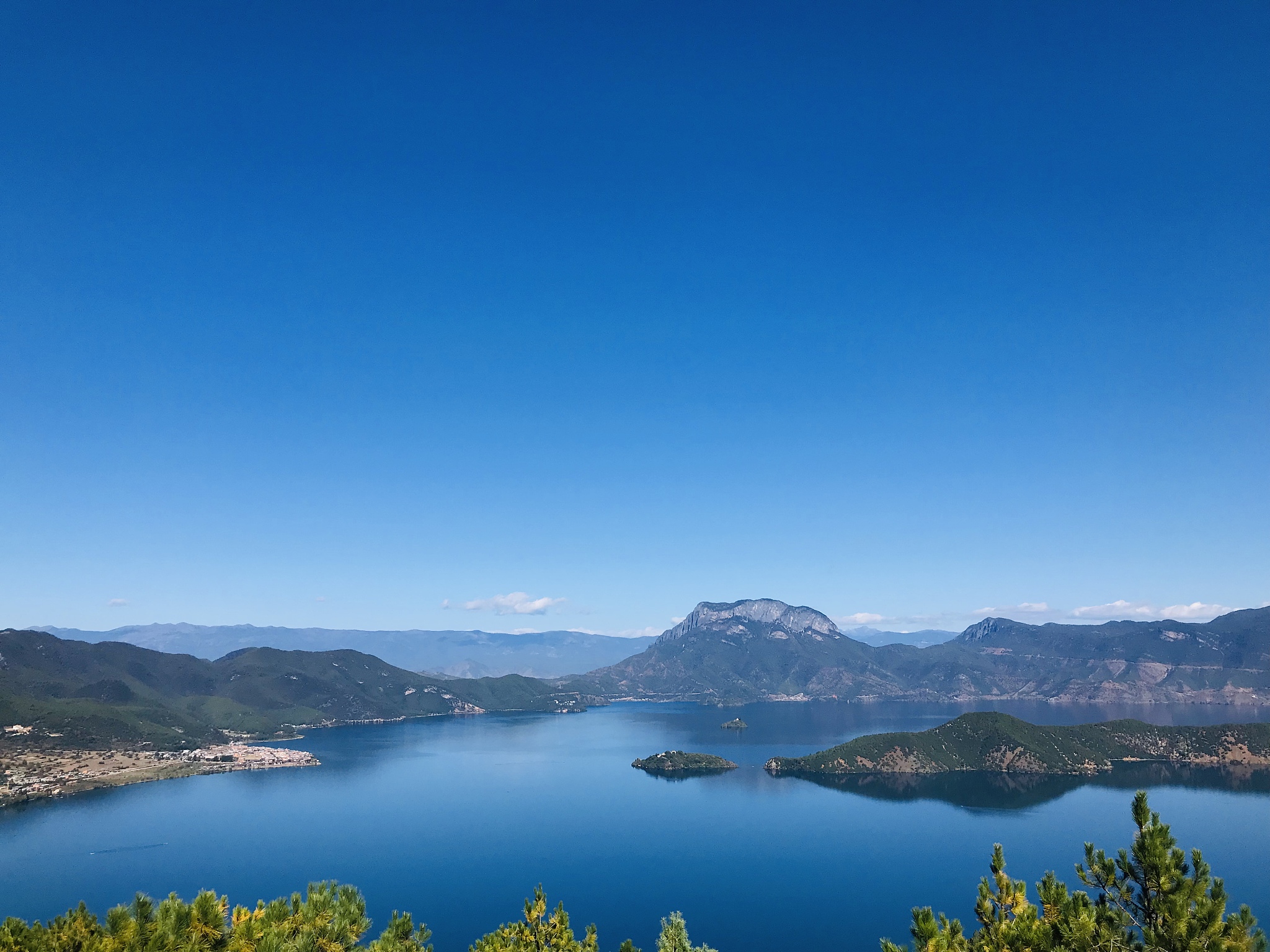 Explore the Serenity of Xuanwu Lake in Nanjing