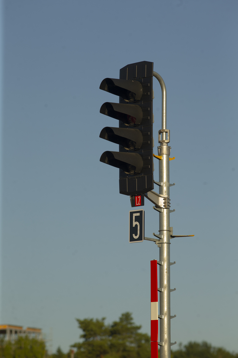 十字路口交通灯控制器设计方案及实现