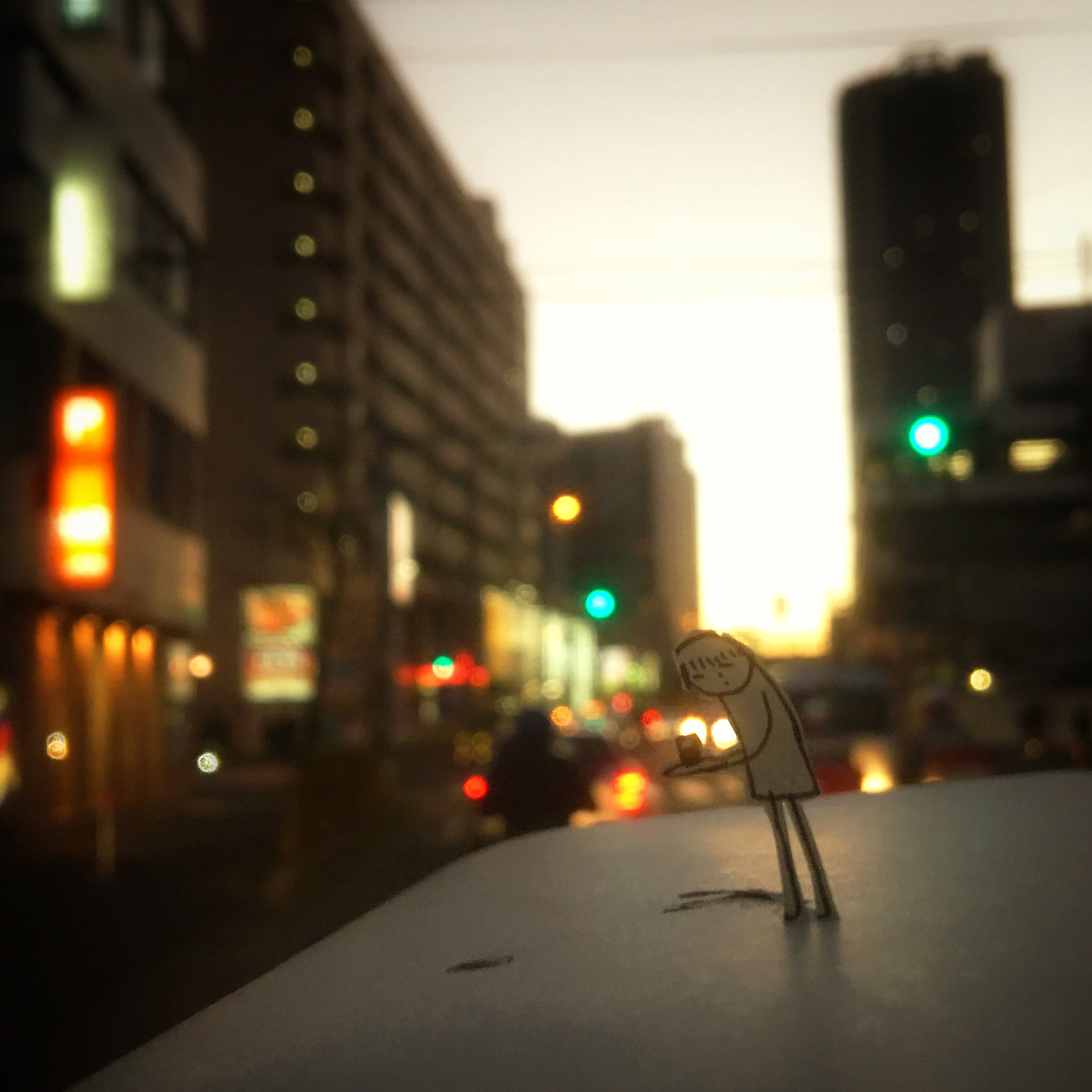 辛酸无助的身影消失在人海 - 令人心碎的瞬间