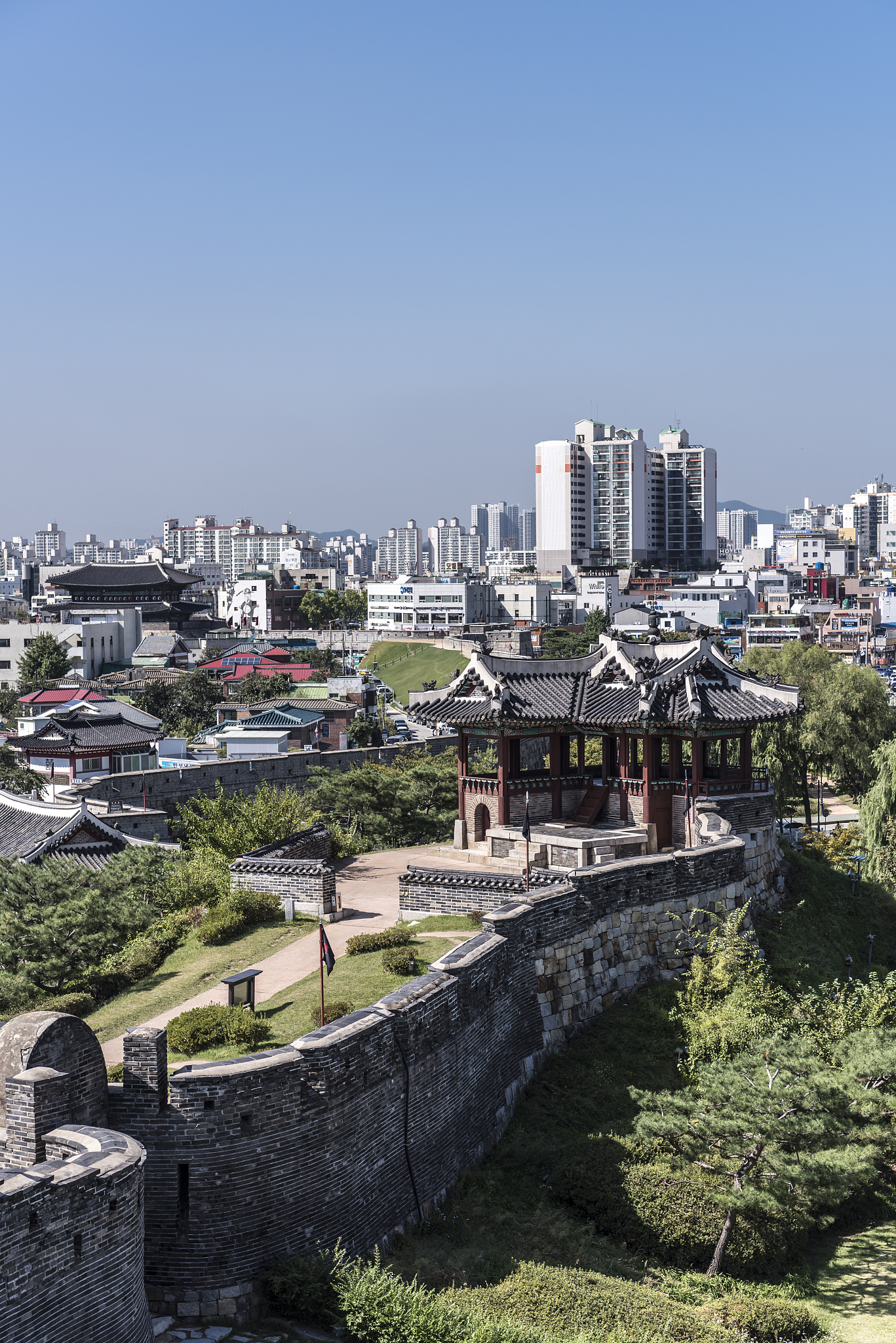 photography of korean traditional architecture of fortified wall