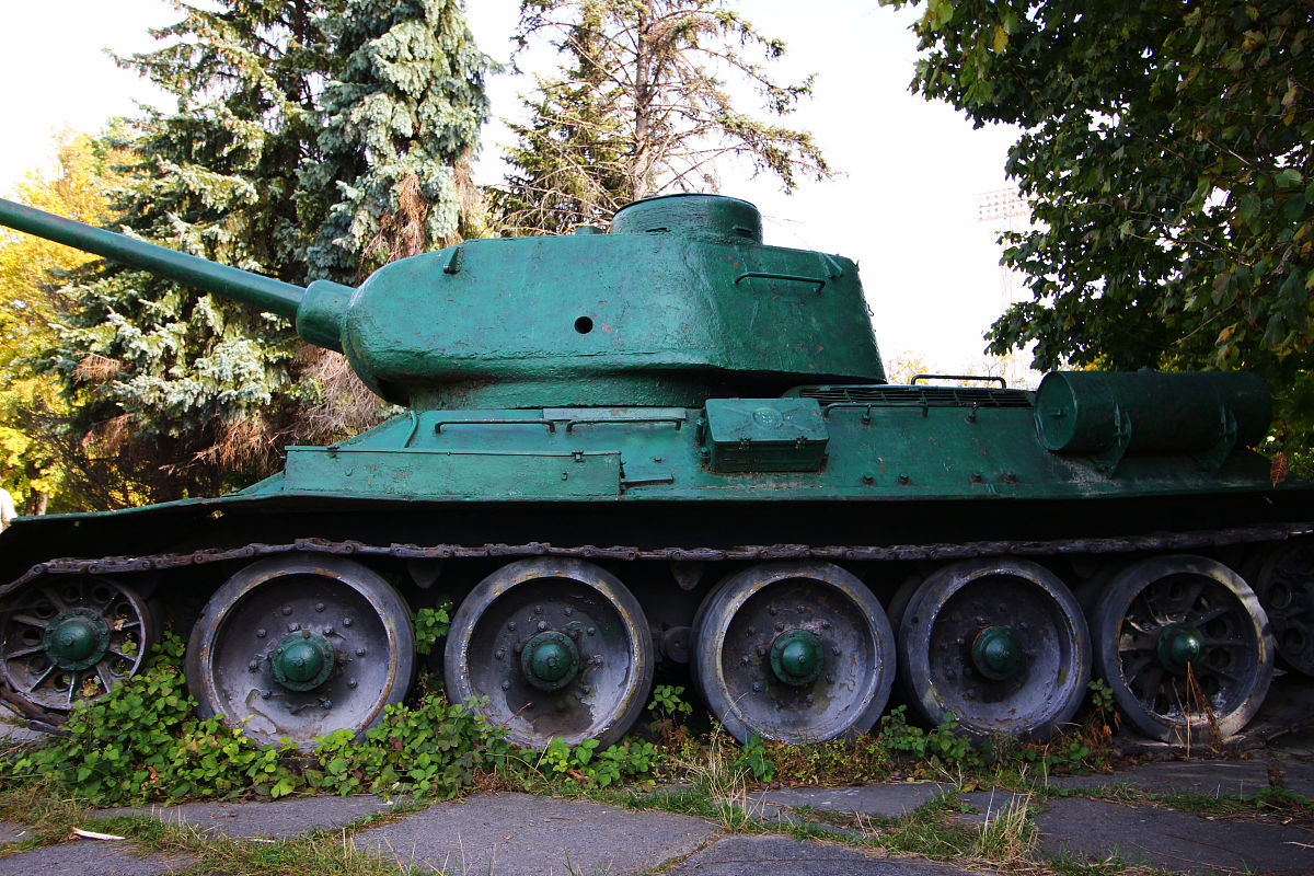 二战德国四号坦克H型：性能分析与实战表现