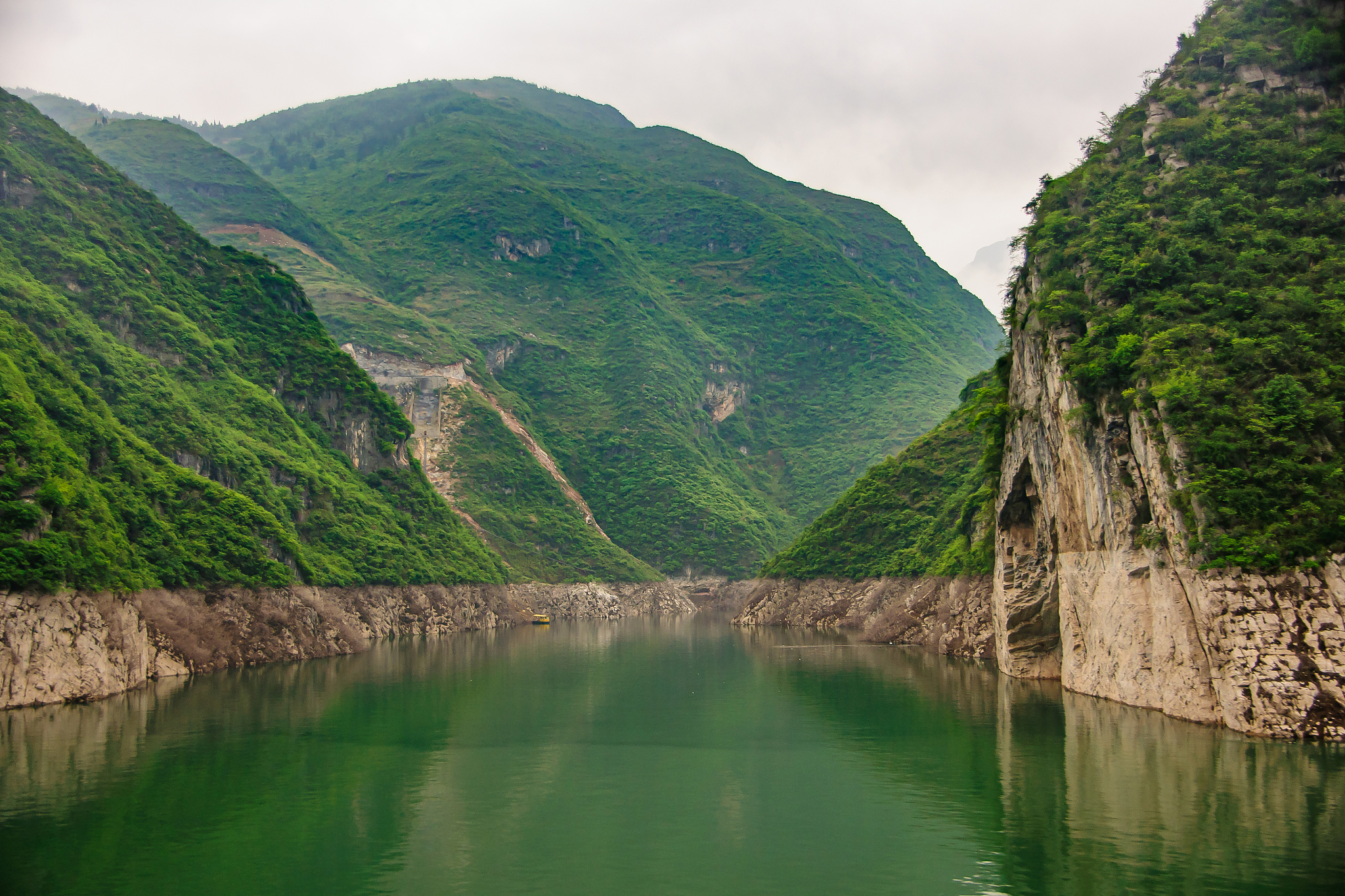 the deep green canyon of wu gorge, guandukou, china.