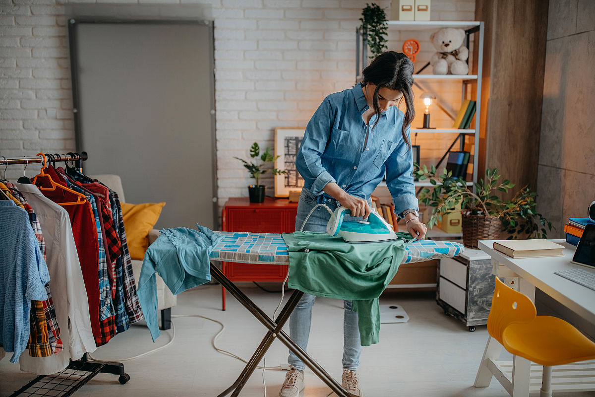 服装保养技术专业前景分析：就业方向、技能要求及发展趋势