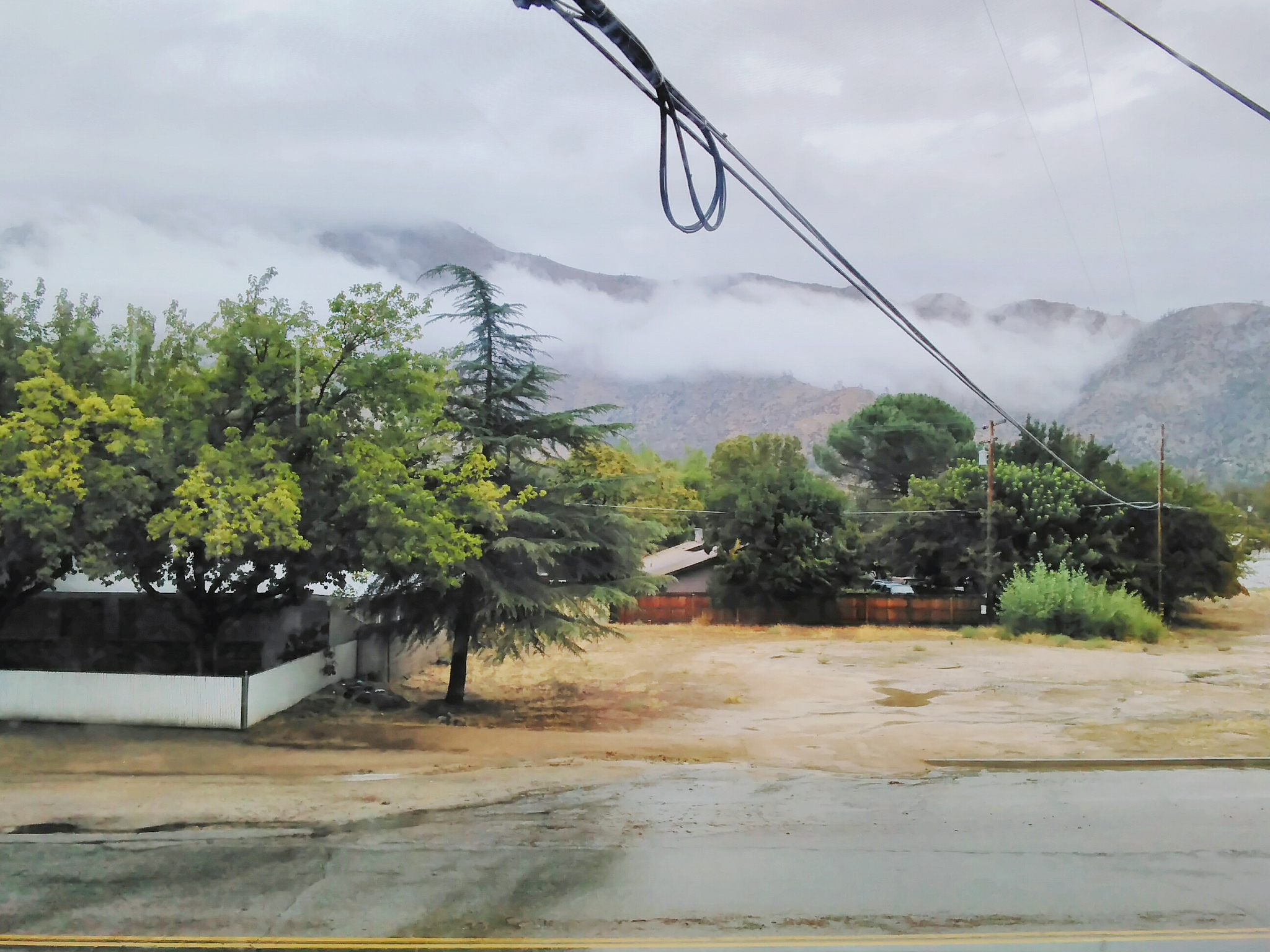 云南省临沧市耿马县孟定镇景信大队贺稳村帮我用200字详细描述