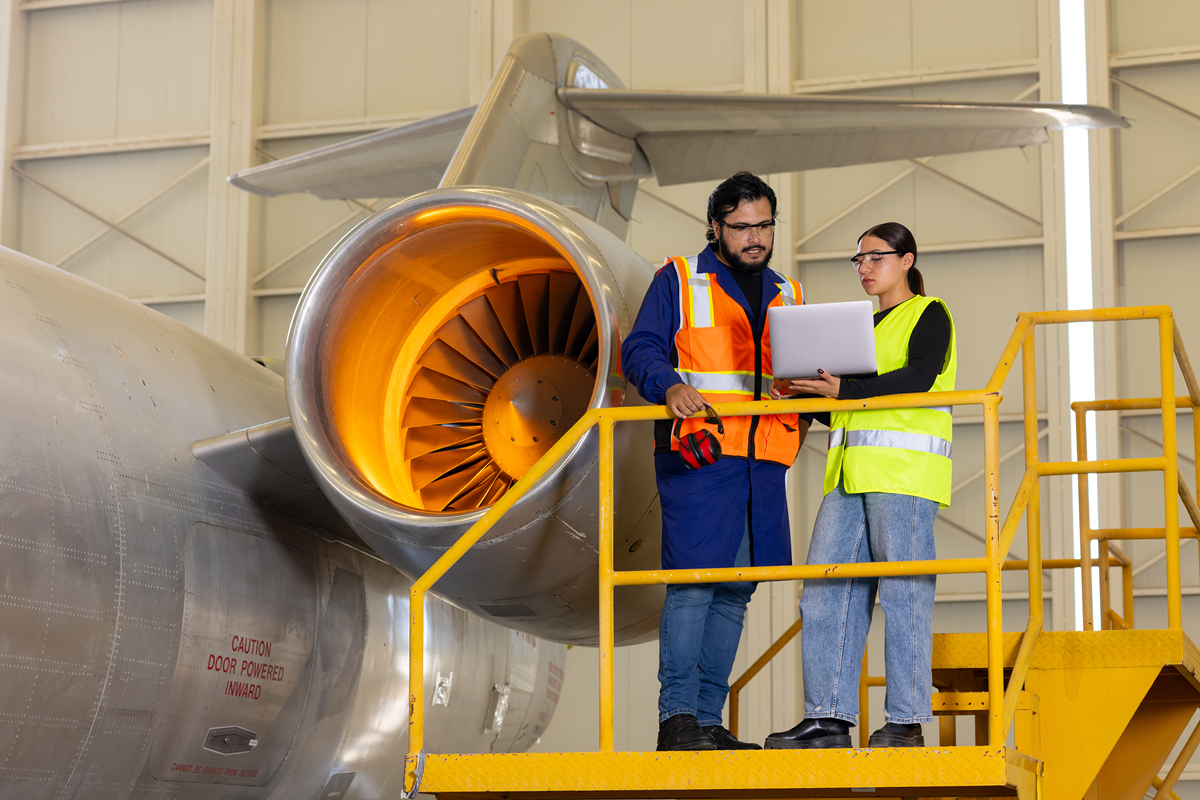 飞机维修专业就业前景和方向：机会与挑战并存