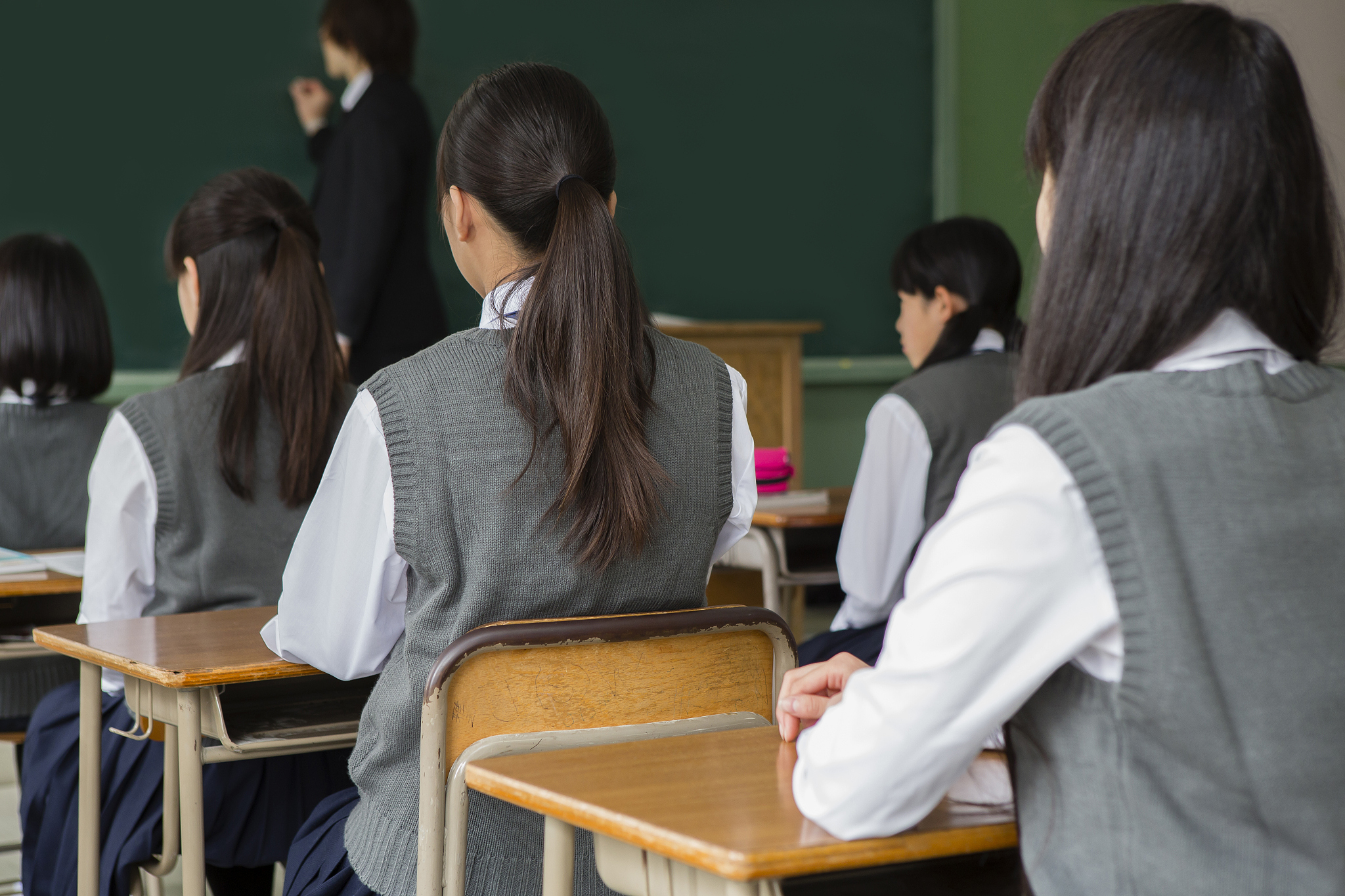 女孩初中毕业学幼师好吗