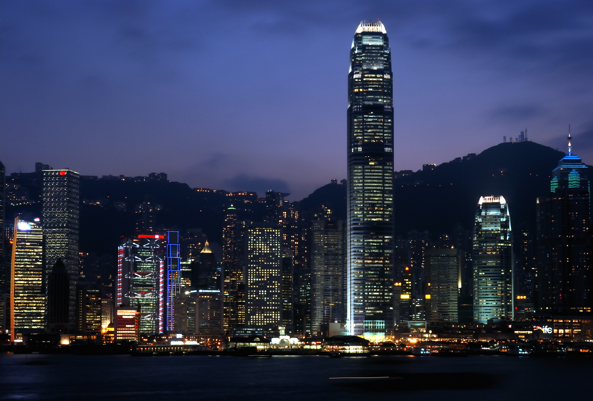 hong kong victoria harbor / international finance center night s