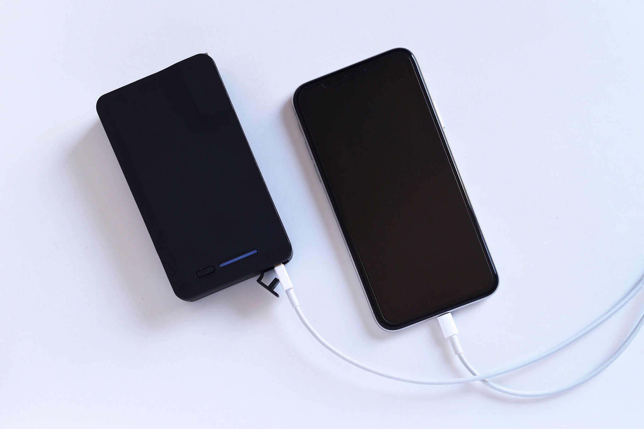 迷你外接电源：轻巧便携，随时充电