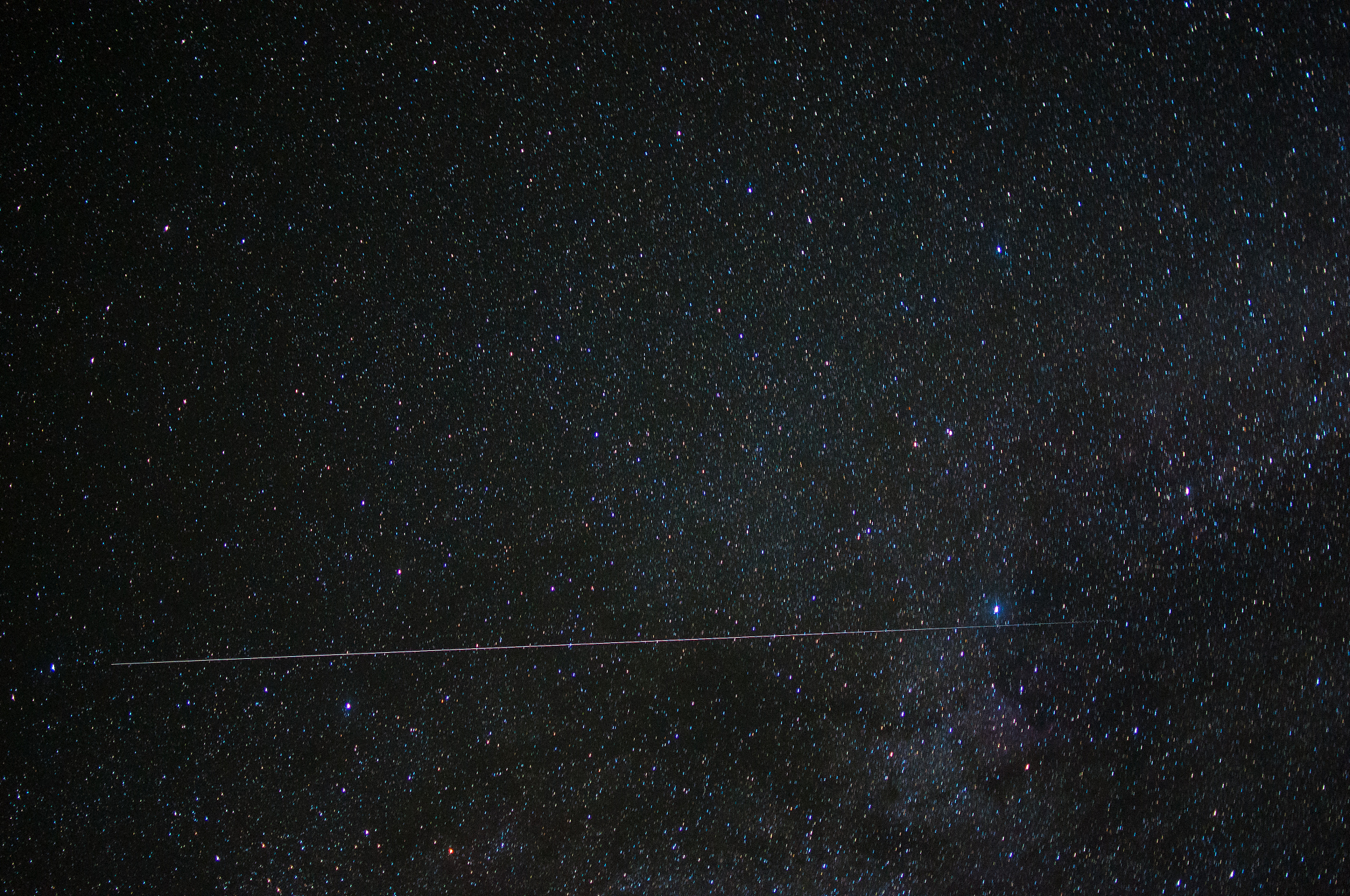 请翻译As much mineral as it is metallic propelled since eternity in our galaxy this ‘’meteor’’ while merging with the earth seems to have deposited a star dust composed of rare metals and precious drops