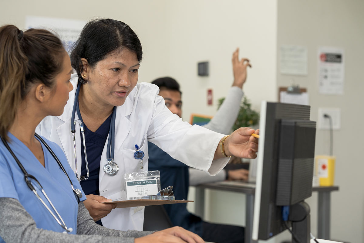 厦门医技人员算是医生吗 就业前景好吗