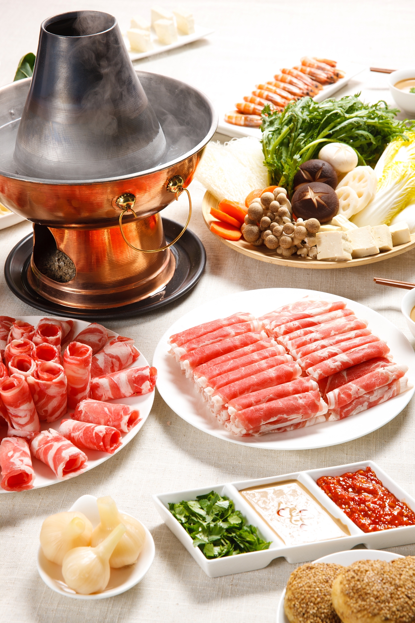 在冬季可以吃哪些火锅？将需要的食材和火锅的名称写下来种类越多越好。求推荐。