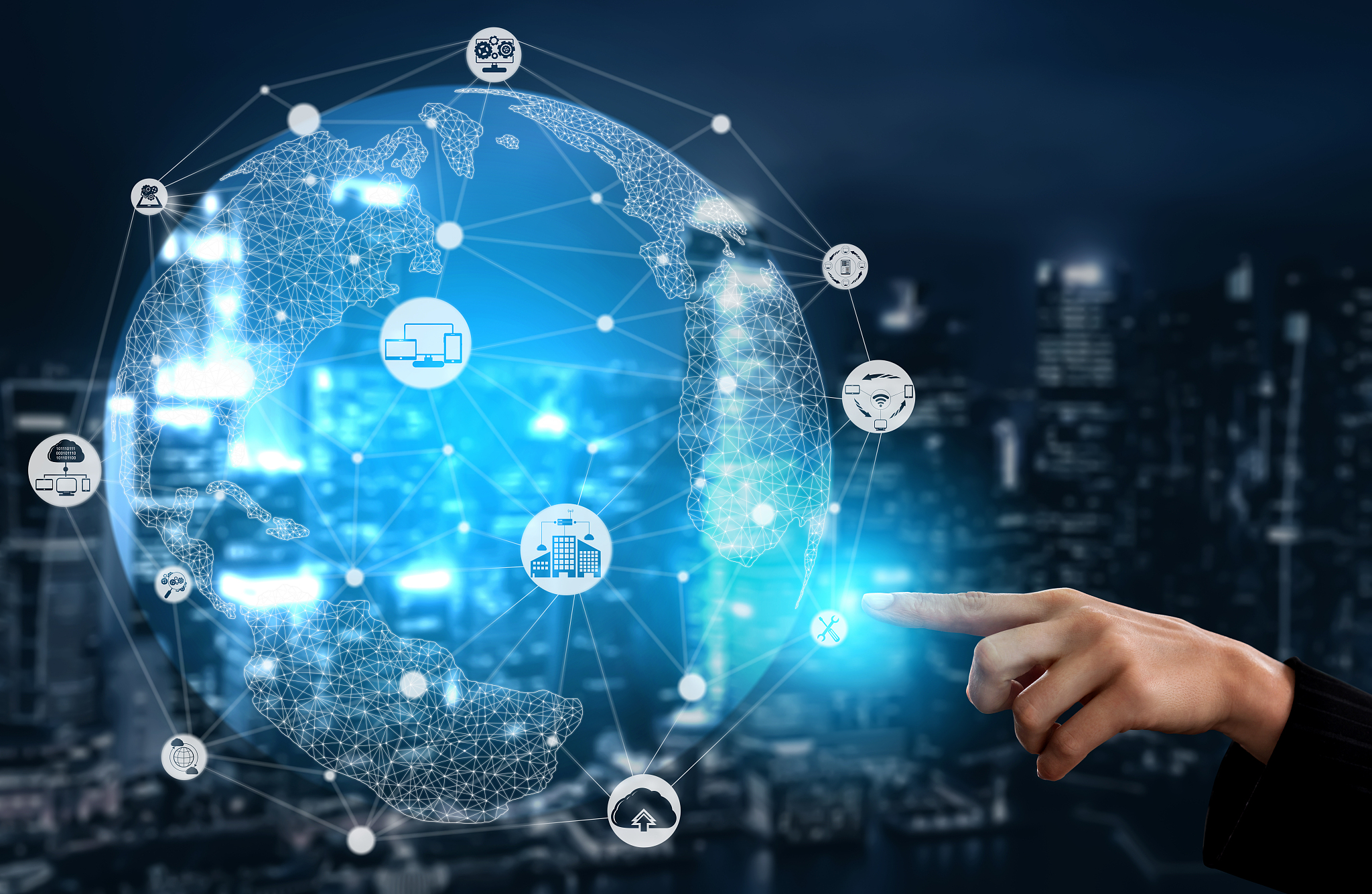 军事理论中的技术创新与发展趋势：人工智能、物联网、无人系统和信息技术