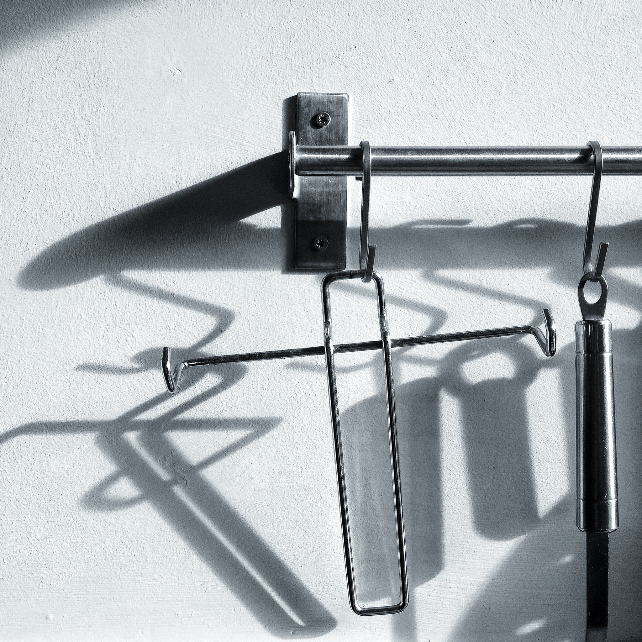 三线摆实验：研究刚体转动的重要工具