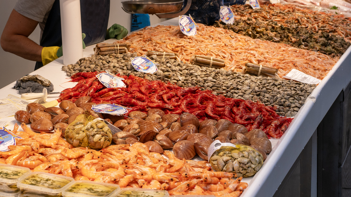 新鲜海鲜，健康小日子，尽在我们的食品店！